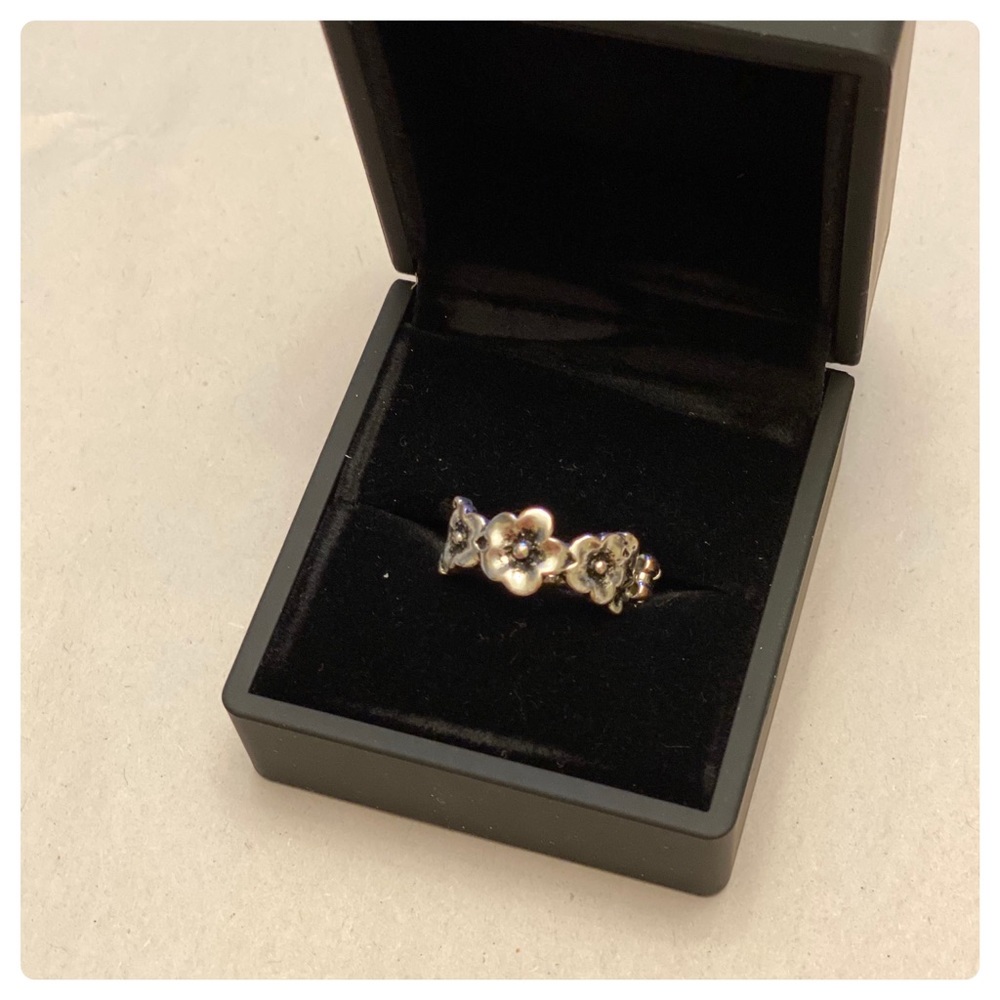 Flower ring